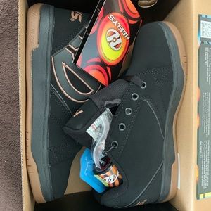 Boys size 6 Heelys